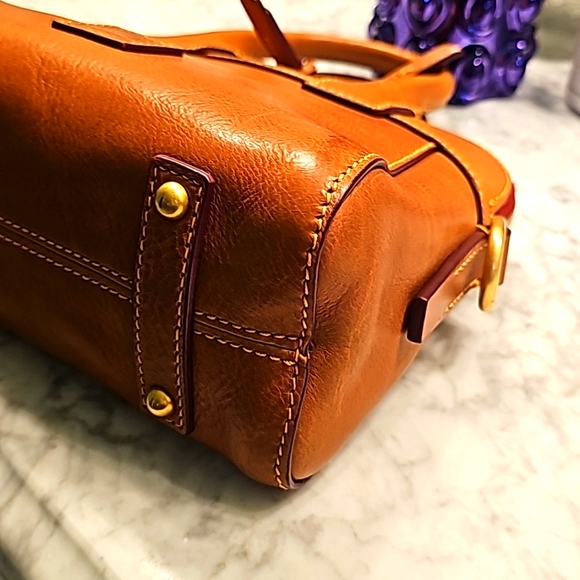 VINTAGE DOONEY AND BOURKE FLORENTINE CAMERON CROSSBODY SATCHEL IN TAN COLOR Sz S - Picture 12 of 16